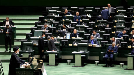 إيران.. البرلمان يعارض الخطوط العريضة لمشروع الموازنة العامة
