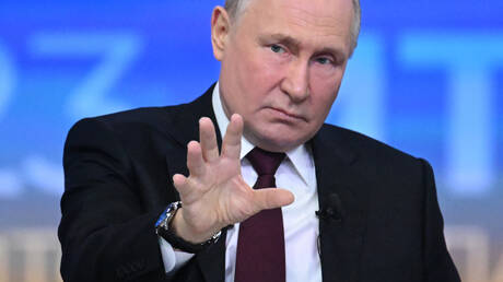 ميرونوف: بوتين سيجمع التواقيع ليخوض الانتخابات كمرشح مستقل