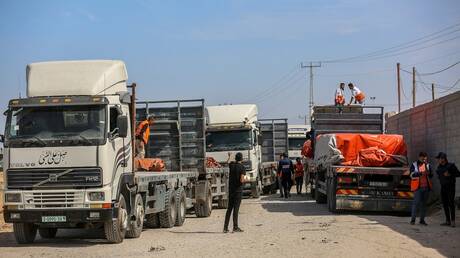 الخارجية الأمريكية:  أولى الشاحنات المحملة ببضائع تجارية تعبر إلى غزة