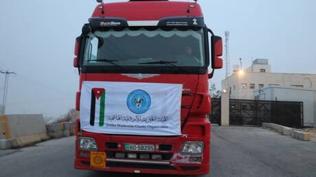 الأردن وبرنامج الأغذية العالمي يسيّران قافلة برية إلى غزة (صور)