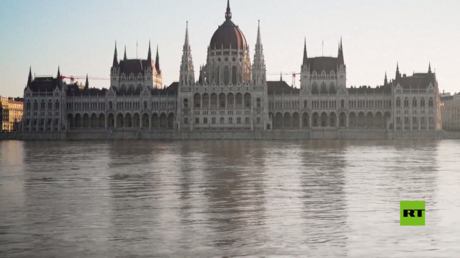شاهد بالفيديو.. فيضان نهر الدانوب في عاصمة هنغاريا
