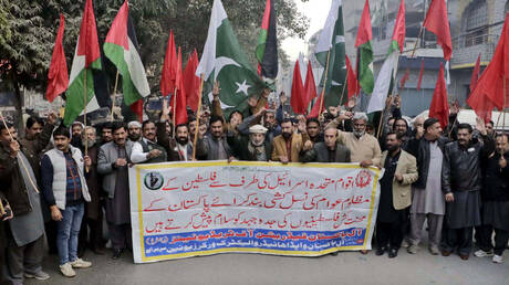 باكستان تحظر الاحتفالات بعيد رأس السنة تضامنا مع فلسطين