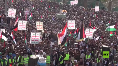 بالفيديو.. آلاف اليمنيين في صنعاء يشاركون في مسيرة تضامن مع الفلسطينيين