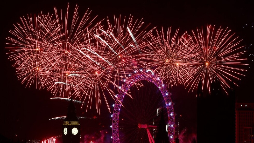 كيف احتفلت دول العالم برأس السنة؟ (صور + فيديوهات)