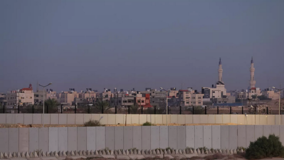 "الأرض مصرية الفكرة إسرائيلية والتمويل أمريكي".. تفاصيل خطة تل أبيب للسيطرة على معبر رفح المصري