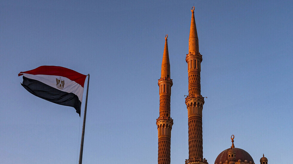 ما هو الحكم الشرعي لاستخدام التطبيقات الإلكترونية فى الزواج؟ دار الإفتاء المصرية توضح