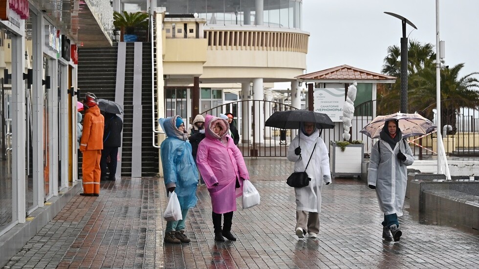 الطوارئ الروسية تحذر من فيضان الأنهار في مدينة سوتشي بعد أمطار غزيرة