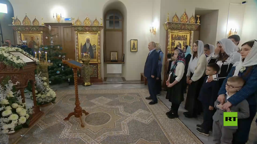 بوتين يحضر قداس عيد الميلاد مع أسر قتلى العملية العسكرية في أوكرانيا