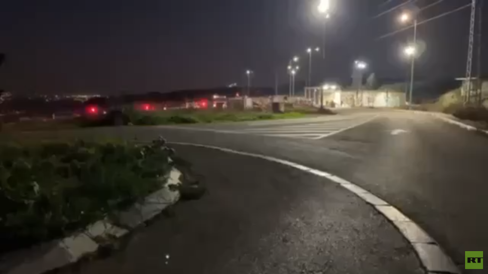 إصابة شرطيين إسرائيليين بعملية دهس في القدس وإطلاق النار على المنفذ (فيديوهات)