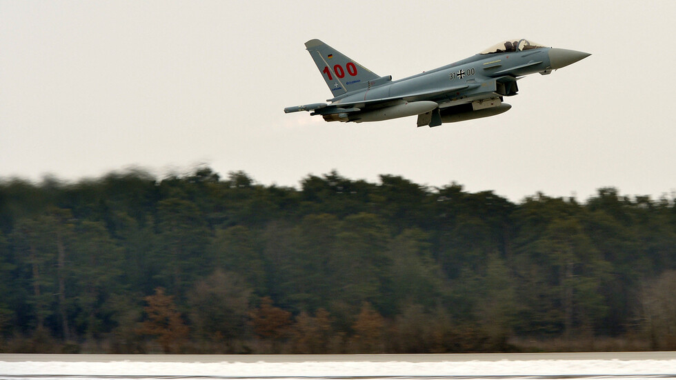 بيربوك: ألمانيا مستعدة للسماح ببيع مقاتلات "يوروفايتر" للسعودية