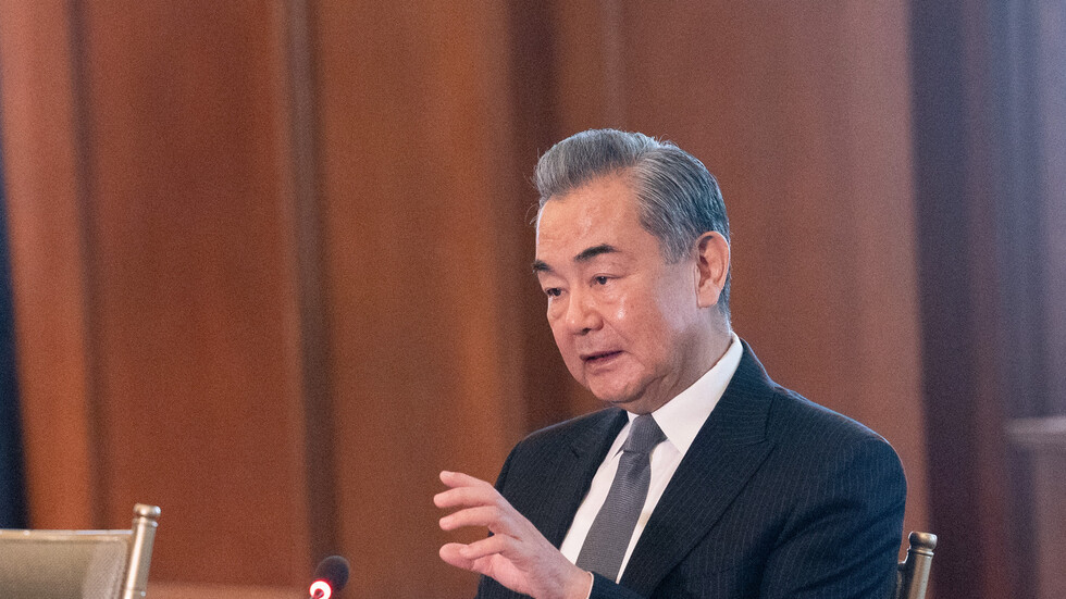 وانغ يي: سنواصل الدفاع عن السلام والاستقرار في الشرق الأوسط