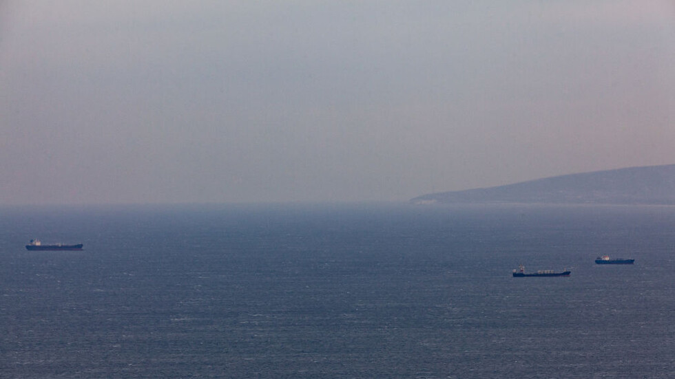 الحوثيون يعلنون استهداف سفينة أمريكية كانت تقدم دعما لإسرائيل (فيديو)