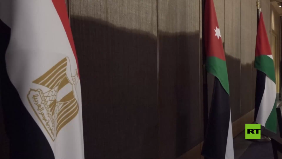 بالفيديو.. العاهل الأردني يستقبل عبدالفتاح السيسي ومحمود عباس في العقبة