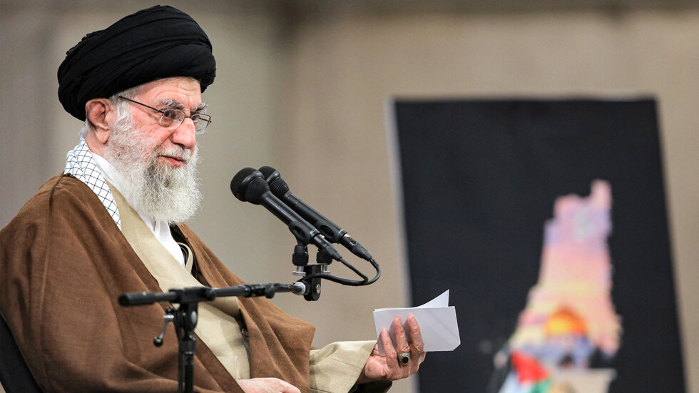 علي خامنئي يغرّد بالعبرية عن 