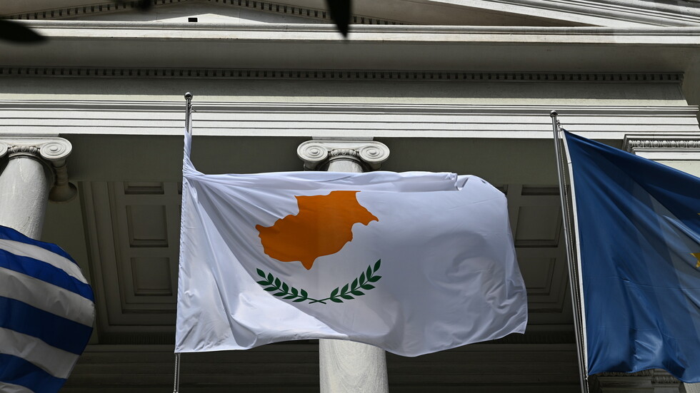 الخارجية القبرصية: نيقوسيا "غير ضالعة" في الضربات البريطانية على اليمن انطلاقا من الجزيرة