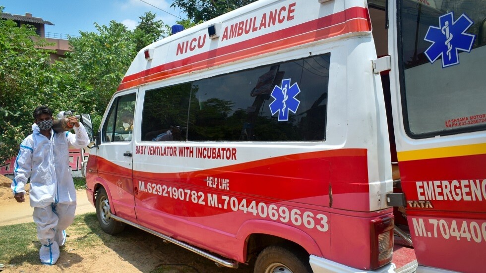 الهند.. ميت "تبعث" فيه الحياة بفضل حفرة صدمت سيارة إسعاف تحمل جثمانه (فيديو)