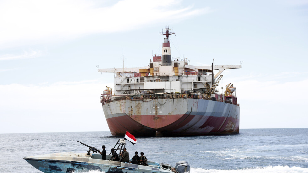 "نيويورك تايمز" تنقل تقديرات أمريكية عن تأثير الضربات الغربية على القدرات الهجومية للحوثيين