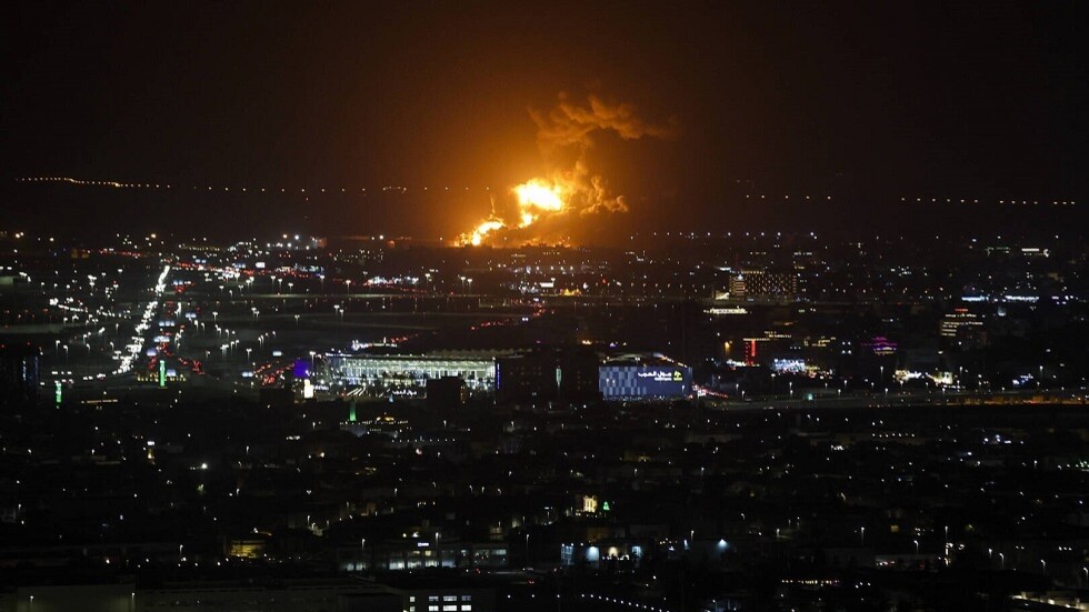 وسائل إعلام: غارات أمريكية بريطانية تستهدف جبل جدع في منطقة اللحية بمحافظة الحديدة باليمن