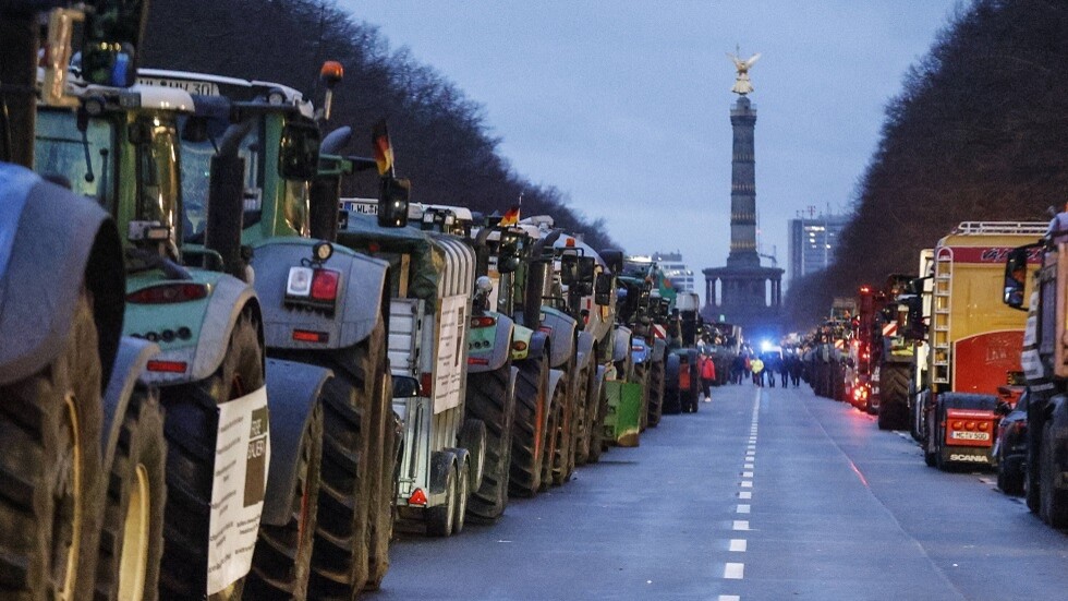 5 آلاف جرار و10 آلاف مزارع يتحضرون للتظاهر في برلين ضد حكومة شولتس (فيديو+صور)