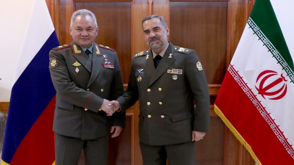 شويغو يناقش مع نظيره الإيراني التعاون العسكري وتكثيف جهود بناء عالم متعدد الأقطاب