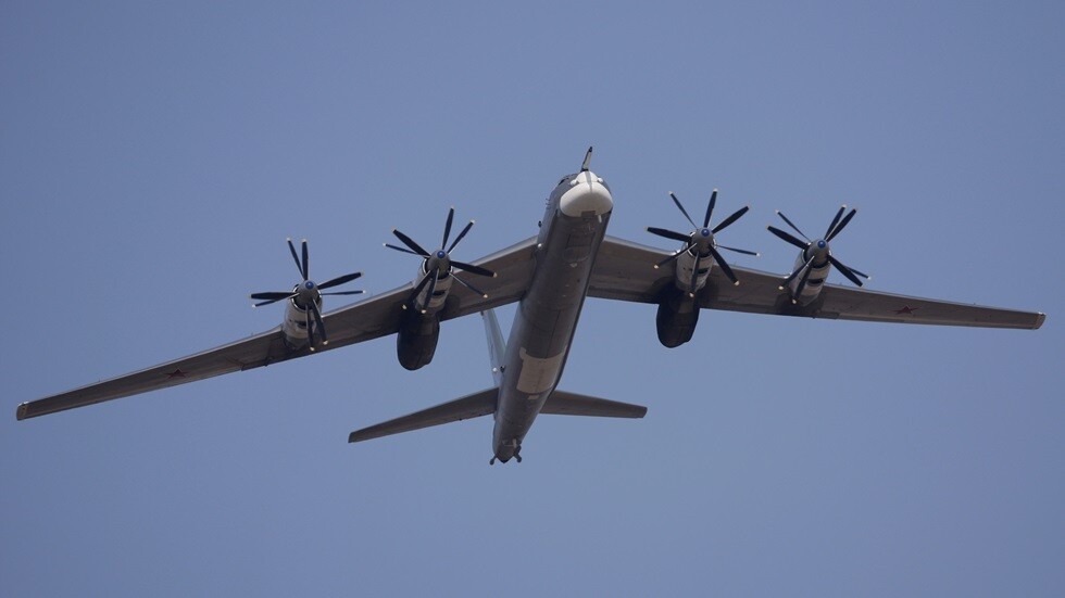 حاملتا الصواريخ الروسيتان الاستراتيجيتان Tu-95MS تكملان رحلة 7 ساعات فوق بحر اليابان (فيديو)
