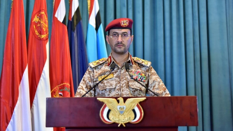 الحوثيون يستهدفون سفينة كانت متجهة إلى الموانئ الإسرائيلية (فيديو)