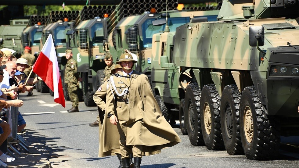 "ذاهبون إلى الحرب".. صحيفة بولندية تكشف استعدادات وارسو على اتجاهات متعددة