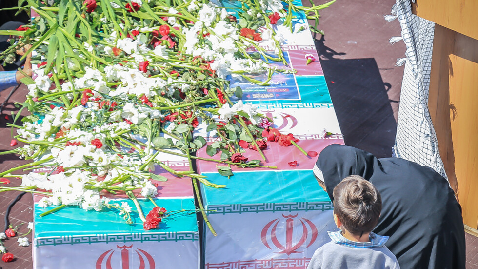 الحرس الثوري الإيراني يعلن مقتل أحد ضباطه في عملية اغتيال