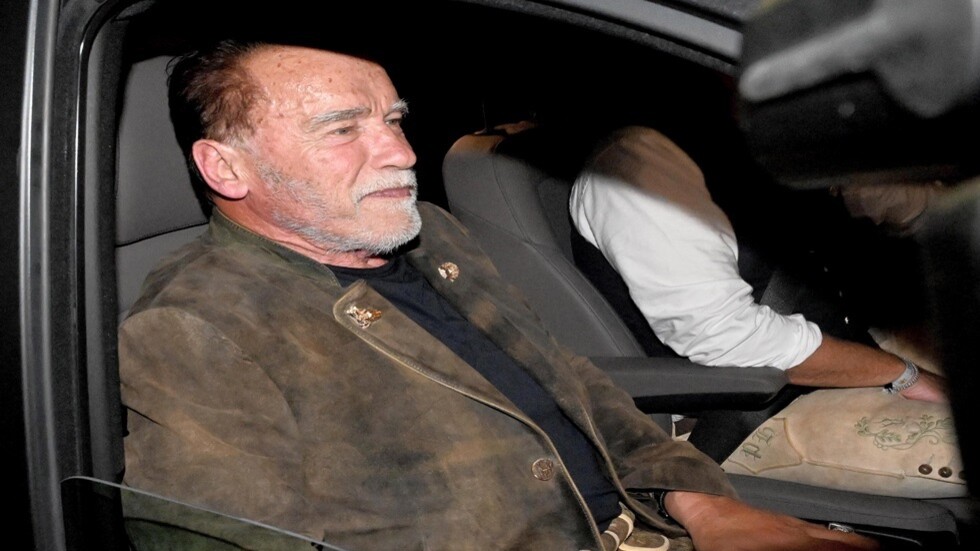 ألمانيا تغرم الممثل أرنولد شوارزنيجر 35 ألف يورو لنقله ساعة باهظة الثمن دون التصريح عنها