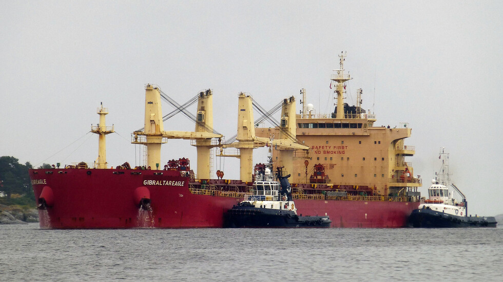 سفينة بريطانية تتعرض لهجوم بطائرة مسيرة قرب سواحل اليمن