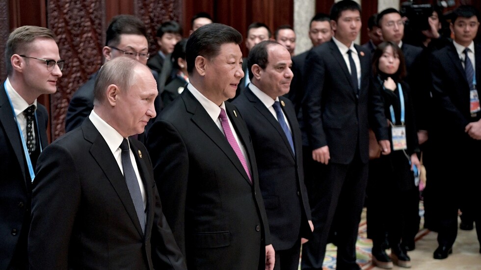 وسائل إعلام: روسيا والصين ومصر وإيران وتركيا توجه ضربة قوية للدولار