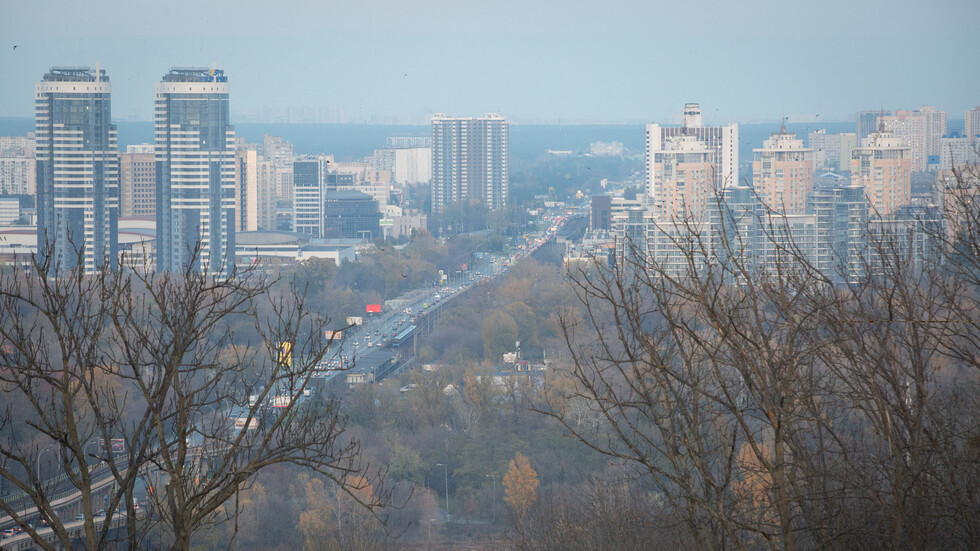 كييف.. اعتقال 3 متهمين بتوريد ملابس عسكرية سيئة للجيش الأوكراني