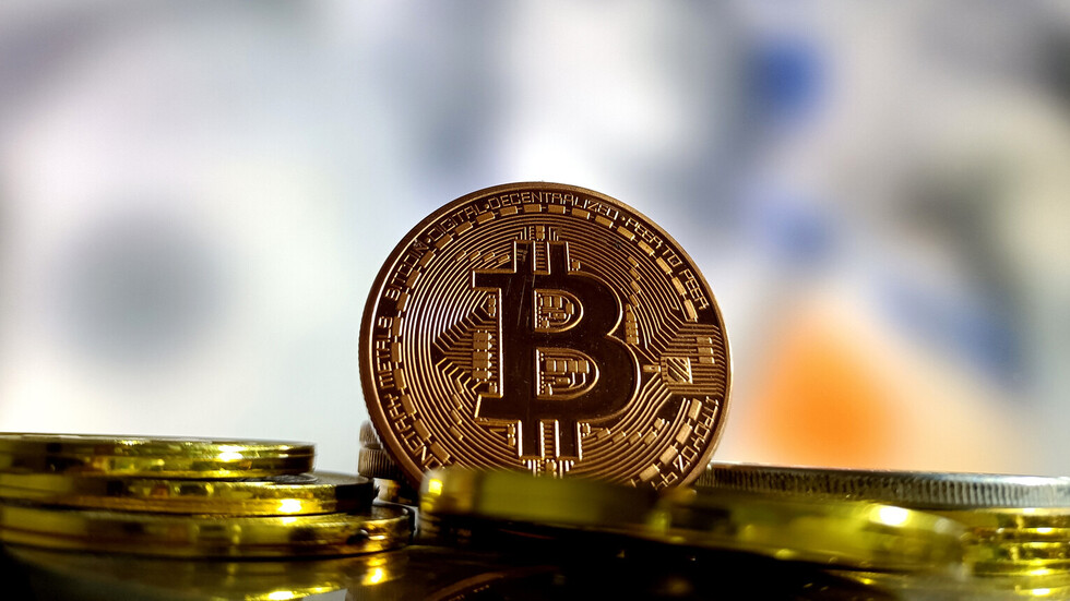 عملة "البيتكون" فوق مستوى 41 ألف دولار