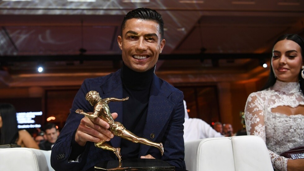 الدوري الفرنسي يرد على تصريحات كريستيانو رونالدو بصورة ساخرة