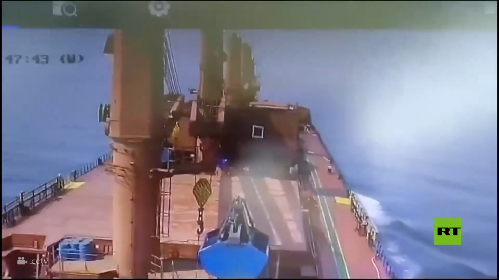 لحظة إصابة سفينة 