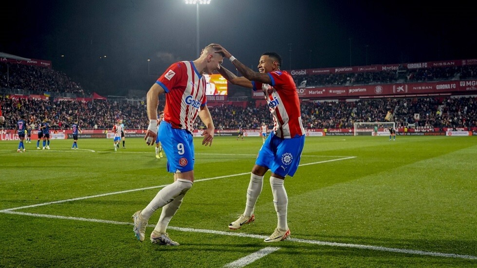 إشبيلية يفتح باب 