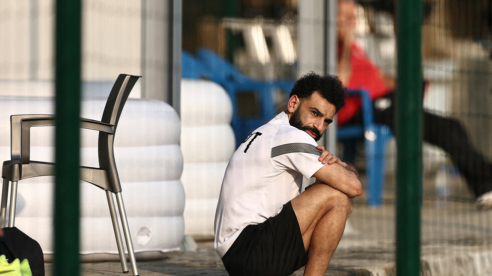 صدمة للجمهور المصري.. صلاح يغادر معسكر "الفراعنة"