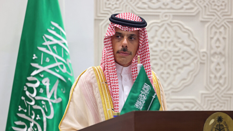 الأمير فيصل بن فرحان يرد على ما إذا كانت المملكة مستعدة لتمويل إعادة إعمار قطاع غزة (فيديو)