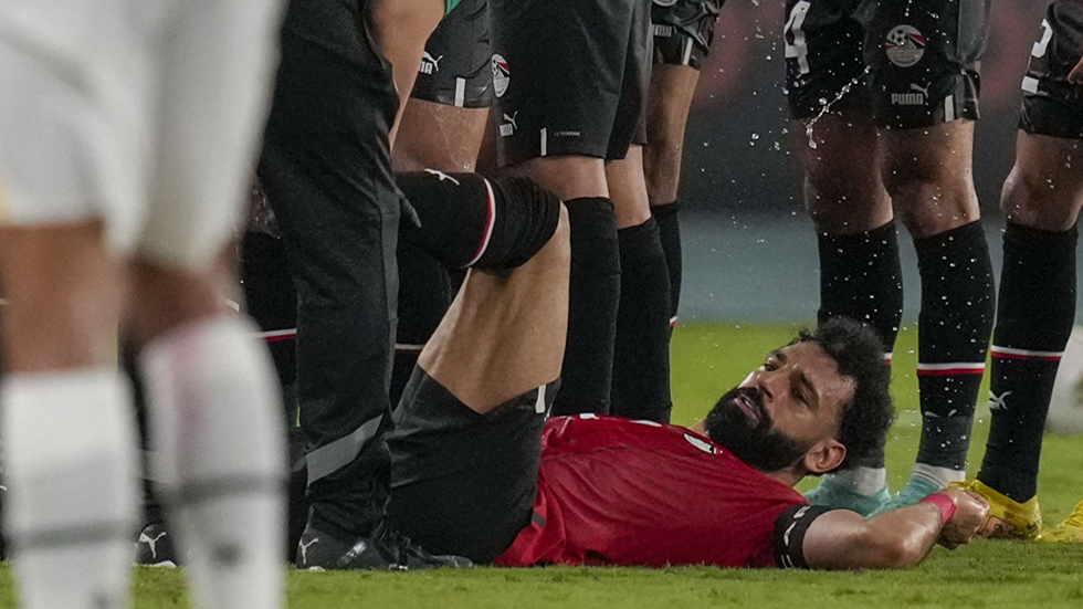 وكيل صلاح يفاجئ الجماهير المصرية بشأن إصابة  قائد الفراعنة ومدة غيابه