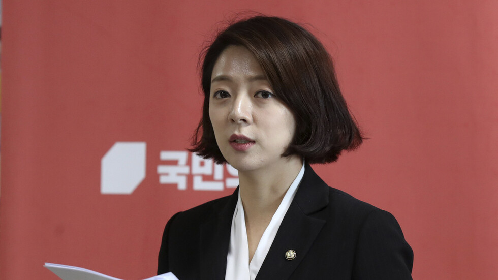 الشرطة الكورية الجنوبية: نائبة أصيبت في هجوم بجسم يشبه الحجارة