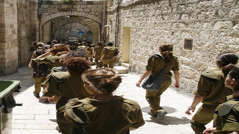 "اعتقلن أو احتجزن".. عشرات المجندات الإسرائيليات يرفضن خدمة الجيش بعد فرزهن كمراقبات