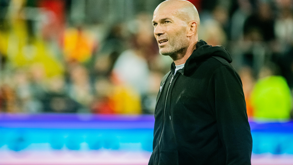 زيدان يرد على عرض الجزائر لتدريب منتخب "محاربي الصحراء"