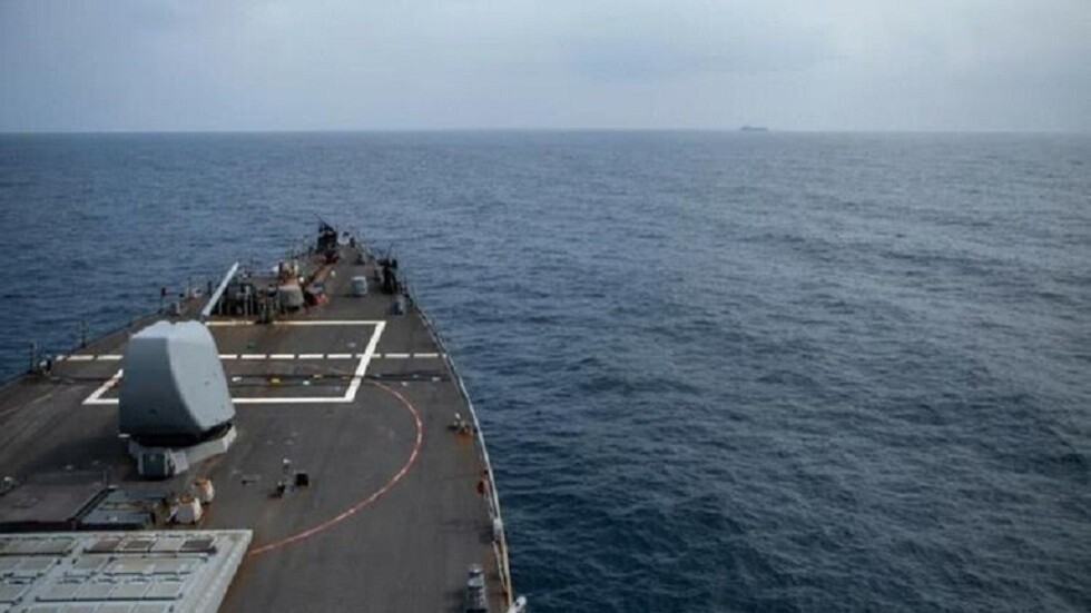 وسائل إعلام: عدوان أمريكي بريطاني يستهدف بغارتين منطقة رأس عيسى باليمن