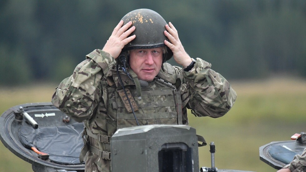 أيد فكرة تشكيل "جيش من المواطنين".. جونسون يتعهد بالانضمام للجيش إذا دخلت بريطانيا في حرب مع روسيا