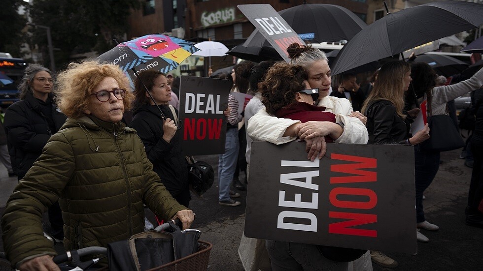 "تفكير بالتمني".. مصادر إسرائيلية تنفي تقارير عن تقدم في مفاوضات تبادل الأسرى