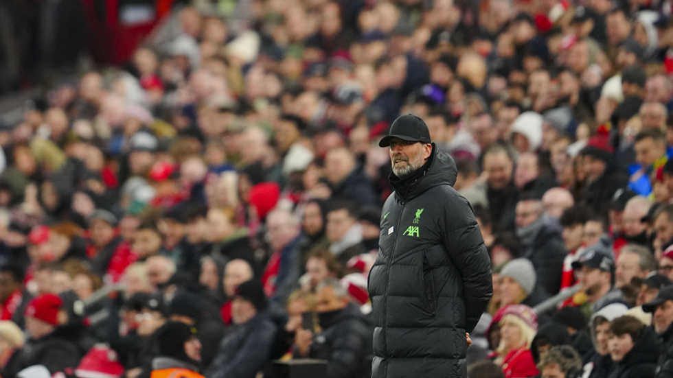 جماهير ليفربول تستقبل كلوب بطريقة خاصة بعد إعلانه الرحيل عن "الريدز" (فيديو)