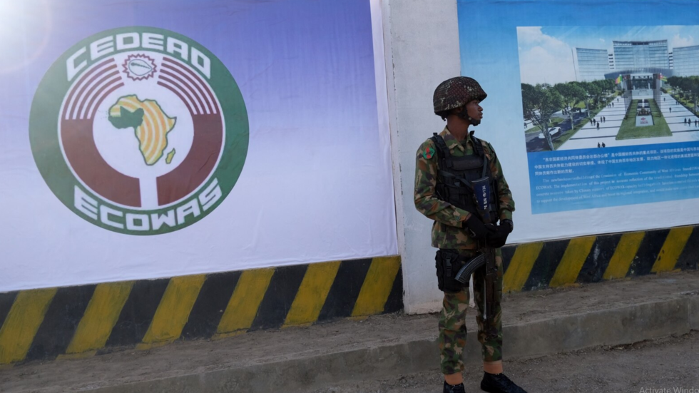 "إكواس" تعلن استعدادها لـ"حل تفاوضي" بعد انسحاب مالي وبوركينا والنيجر