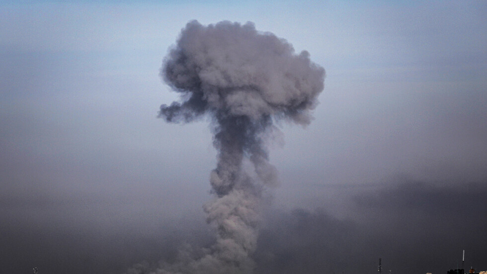 مراسلنا: الجيش الإسرائيلي يحاول التقدم بمدينة غزة بالتزامن مع أحزمة نارية تستهدف النازحين