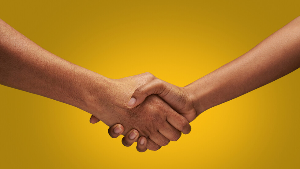 بينها خطر الوفاة المبكرة .. أربع حالات مقلقة يمكن أن تقولها قبضة يدك عند المصافحة