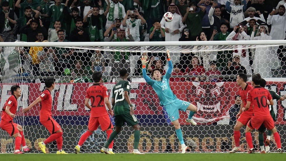 شاهد.. العارضة تحرم السعودية من هدف مرتين متتاليتين